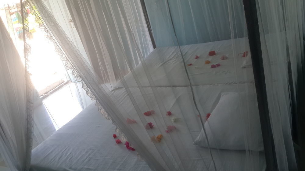 Sea Song Bed and Breakfast Unawatuna Buitenkant foto