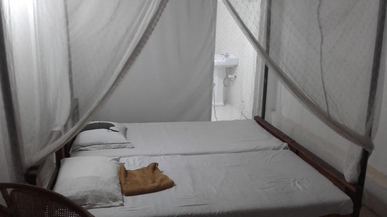 Sea Song Bed and Breakfast Unawatuna Buitenkant foto