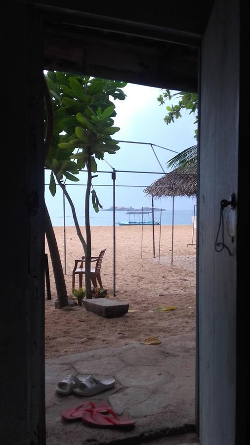 Sea Song Bed and Breakfast Unawatuna Buitenkant foto